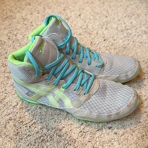 ASICS kids Snapdown wrestling shoes size 6 worn once